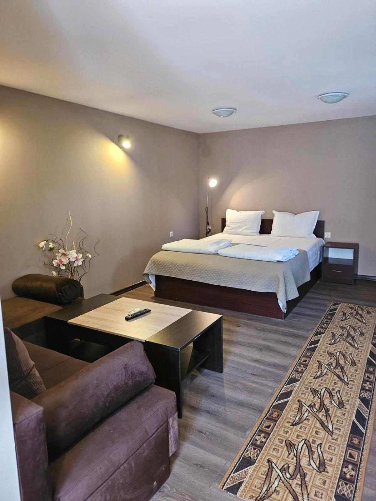 Orehite-Family Hotel ,Food & Pool Bozhichen Extérieur photo