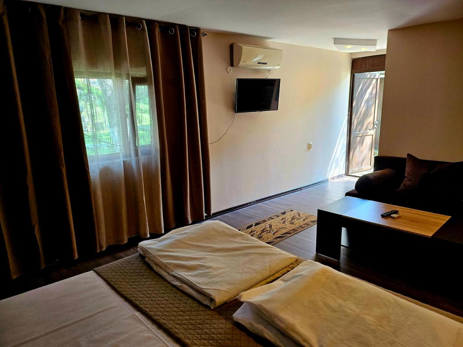 Orehite-Family Hotel ,Food & Pool Bozhichen Extérieur photo