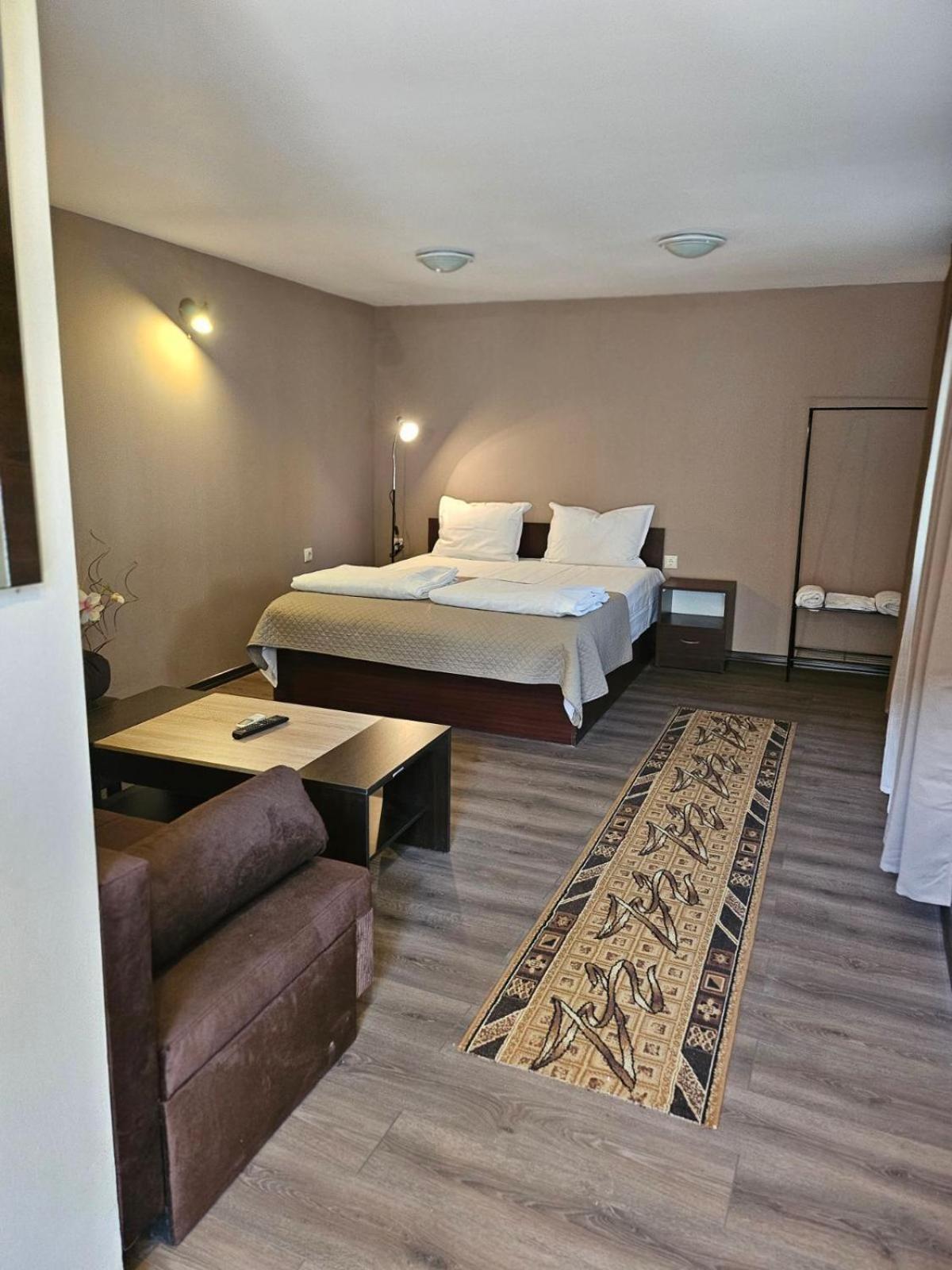 Orehite-Family Hotel ,Food & Pool Bozhichen Extérieur photo