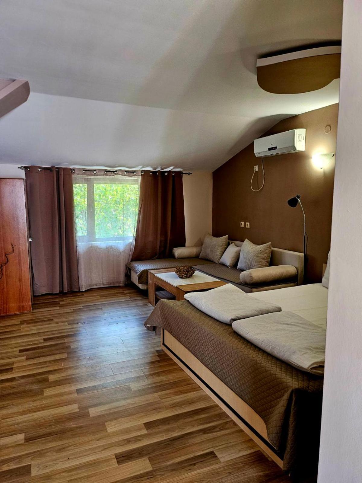 Orehite-Family Hotel ,Food & Pool Bozhichen Extérieur photo