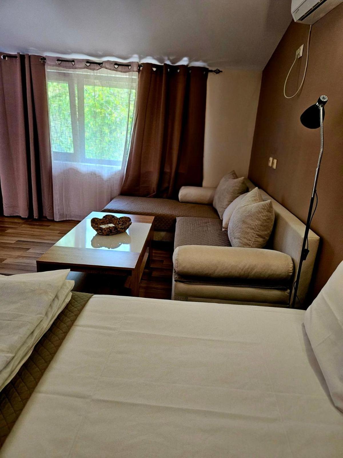 Orehite-Family Hotel ,Food & Pool Bozhichen Extérieur photo