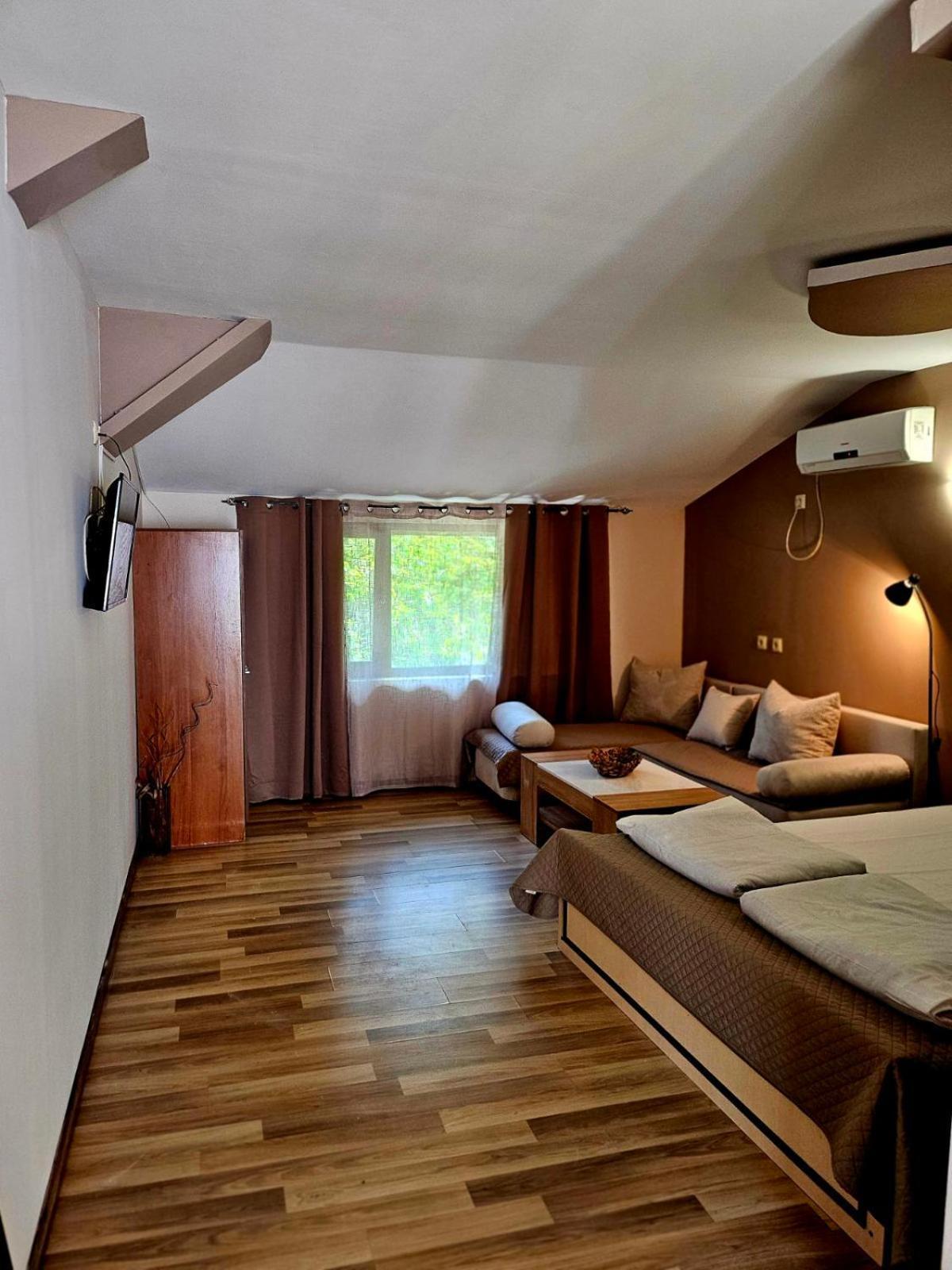 Orehite-Family Hotel ,Food & Pool Bozhichen Extérieur photo