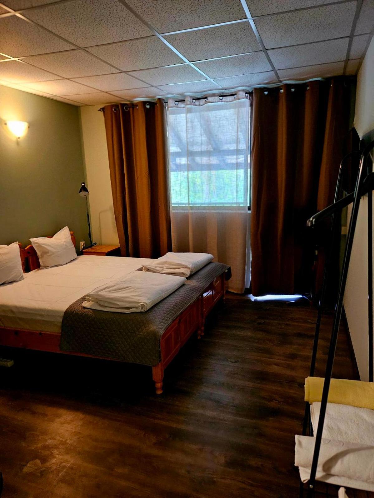 Orehite-Family Hotel ,Food & Pool Bozhichen Extérieur photo